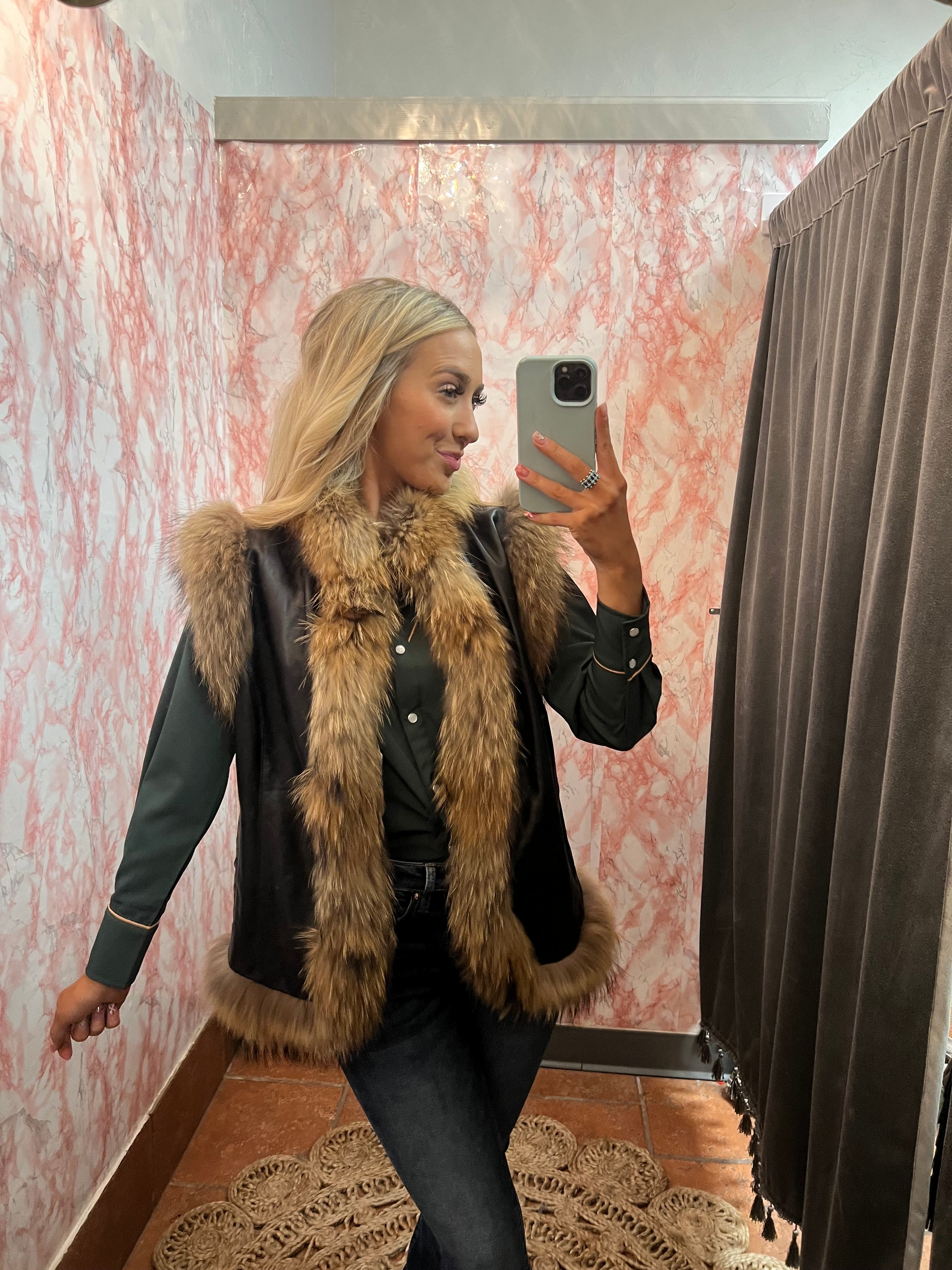 think_fur 新品未使用　Boa Layered Like Vest Lumberjackie Sherpa Vest - Black